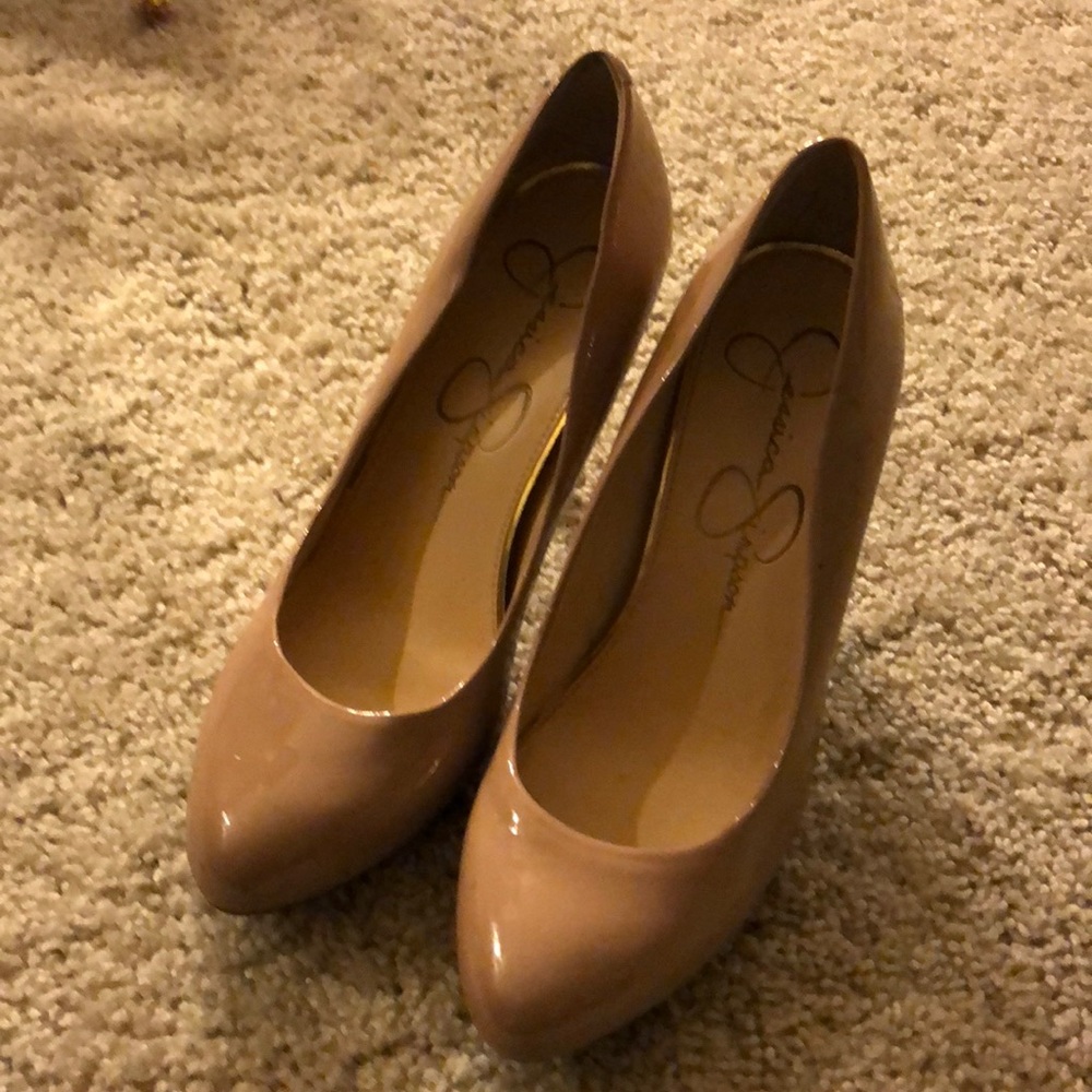 Jessica Simpson pumps